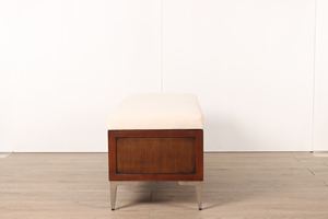 Experimente la elegancia moderna del taburete otomano Ardena, que combina calidad artesanal con la colección de muebles para sala de estar, duradero. - Product Image 3