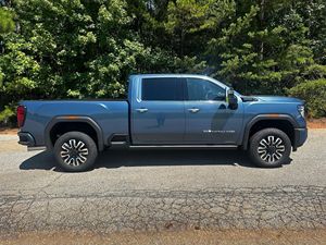GMMCC Sierra 2500HD Denali 4x4 2025, Gasolina, Bajo Kilometraje - Product Image 2