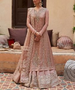 IMPRESIONANTE DISEÑADOR BORDADO EN KURTA LARGO, LEHENGA Y DUPATTA CON CUENTAS DE CRISTAL EMBELLECEDADAS, TRABAJO DE DABKA PARA BODA @ 2024 - Product Image 1