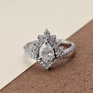 Bague de mariage en diamant de laboratoire de taille poire en or 18 carats de luxe bague de fiançailles en diamant véritable de qualité VVS pour les femmes - Product Image 1