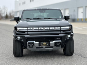 Limpia 2025 G M C H u m e r EV SUV 2X AWD - Product Image 1