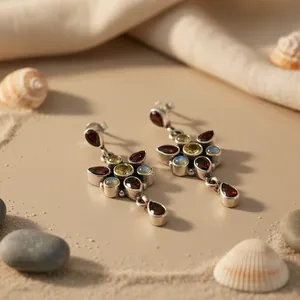 Pendientes de Plata de Ley 925 para Mujer, Diseño Floral con Esmeralda en Corte Pera, Diamante, Oro Rosa, Oro Amarillo, Elegantes para Compromiso - Product Image 2