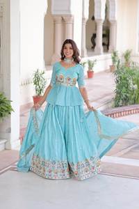 Nuevo Conjunto de Lehenga de Diseñador, Color Dorado, con Bordado Multihilo, Trabajo de Lentejuelas Zari, Lehenga y Blusa Peplum, y Dupatta con Encaje - Product Image 3