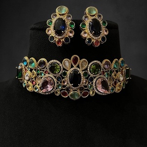 Ensemble de collier de luxe de meilleure qualité en plaqué or avec pierres et boucles d'oreilles pour femme Collection de vêtements de fête de mariage - Product Image 1