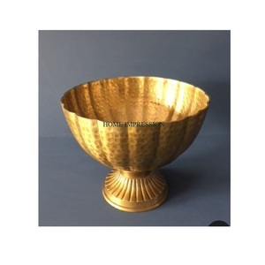 สีทองเหมาะสำหรับเสิร์ฟอาหารชามช็อคโกแลตโลหะคุณภาพพิเศษพร้อมฐานการออกแบบที่เป็นเอกลักษณ์สำหรับงานแต่งงานและงานที่หรูหรา - Product Image 1