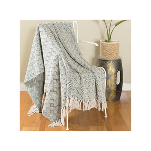 Jeté de canapé en acrylique recyclé texturé gris foncé 70x90 pouces, motif jacquard avec franges, certifié GRS, option de décoration écologique élégante - Product Image 3
