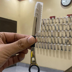 Maquinilla de afeitar para adelgazar el cabello de alta calidad, peine reemplazable, dedo giratorio plateado, Pulgar giratorio, hoja única de acero inoxidable - Product Image 4