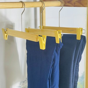 Cintres en bois massif pour pantalons avec pinces en plastique réglables, cintres robustes pour vêtements, logo personnalisé, fabriqués au Vietnam - Product Image 5