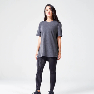 Camisetas de gran tamaño con logotipo bordado profesional para mujer/Camisetas transpirables holgadas con estampado personalizado para mujer - Product Image 1