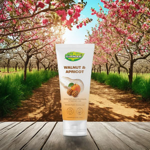 Girnar Walnut & Apricot Face Scrub Limpiador suave para una piel más brillante y saludable - Product Image 2