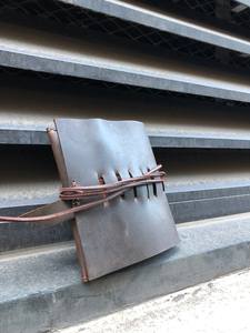 Étui de chargeur en cuir de luxe écologique avec boucles réglables pour organisateur de cordon de voyage et support de câble LCH-0041 - Product Image 4