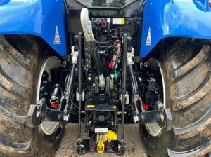 2023 T7.225/D TM190 Tractor agrícola usado barato con componentes básicos como el motor de cojinete - Product Image 6