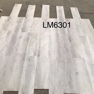 Suelo de madera laminada impermeable tipo clic de <span class=keywords><strong>Parador</strong></span> alemán para baño AC4 y AC5 resistente al desgaste para sala de estar - Product Image 3