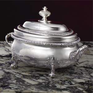 Serveur de nourriture en laiton antique avec couvercle en dôme et plateau serveur de table vintage classique pour événements et célébrations - Product Image 3