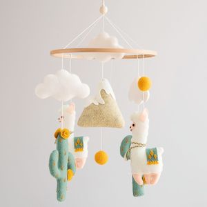 Llama móvil recién nacido baby shower regalo para nuevos padres madre-a-ser fieltro hecho a mano juguetes artesanales suaves para niños - Product Image 1