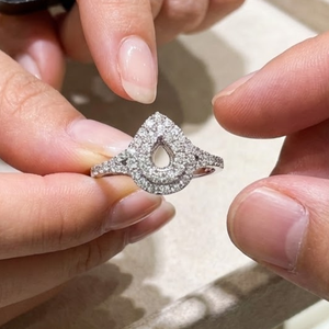 Anillo de oro macizo de 18 quilates con diamantes naturales, engaste en blanco, hombro dividido, corte pera, semimontura, halo de doble nivel para compromiso - Product Image 5