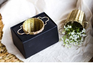 Colador de té profundo de Metal tejido a mano, diseño personalizado con acabado dorado, doble Mango para accesorios de té, Oficina - Product Image 1