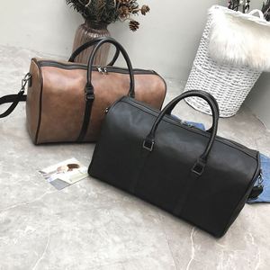 Sac de sport et de voyage en cuir pour homme avec fermeture éclair – Collection mode homme – Offre spéciale - Product Image 2