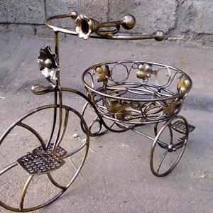 Soporte decorativo de maceta de metal con pátina vintage con acabado recubierto de polvo negro forma y tamaño personalizados para obtener a precio de venta - Product Image 4