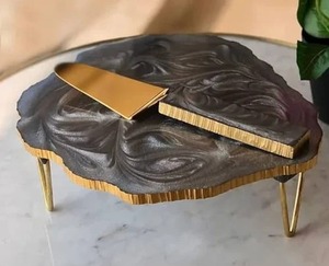 Moderno Soporte para Tartas de Resina Epoxi con Base Metálica Resistente, Exhibición Hecha a Mano para Fiestas, Entretenimiento en el Hogar y Decoración de la Sala de Estar - Product Image 3