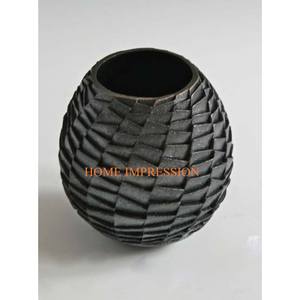 Ensemble de 4 vases et pots à fleurs en aluminium de tailles différentes Accessoires de table au design merveilleux Vases à fleurs pour mariage et événements - Product Image 6