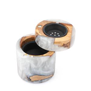 Quemador de incienso hecho a mano de resina con diseño islámico aromático de luna y estrella de latón - Product Image 3