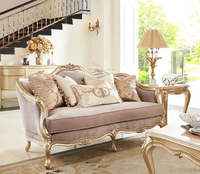 Zeitgenössisches Ecksofa mit Quadratischer Form, Samtbezug, Goldakzenten, Warmer Holzsockel, Modernes Luxus-Design für Villen