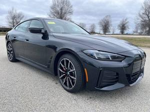 Usado cuidadosamente 2025, I4, M50, 4dr Sedan AWD - Product Image 5