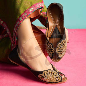 High Quality Latest <b>Design</b> Women Khussa Customized Color Handmade Printed Anti-Slippery Velvet Upper All Seasons - Product Image 2