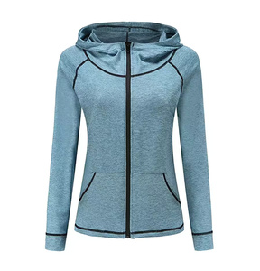 Sweat à capuche élégant pour femmes coupe classique poignets côtelés coton doux sans effort Chic Streetwear Design pour l'hiver brodé ODM chaud - Product Image 1