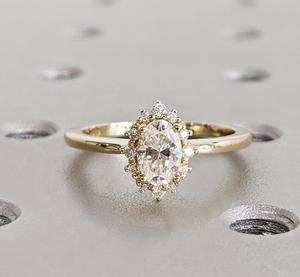 Anillo de diamantes de laboratorio ovalado de oro amarillo macizo de 18K, anillos de compromiso hechos a mano de lujo, diseño de flores, joyería OEM ODM al por mayor - Product Image 1