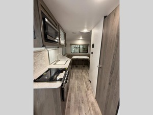 FOURNISSEUR DE CARAVANES D'OCCASION 2016 Guulf Stream STREAM LITE SVT 22 UDL à vendre - Product Image 5