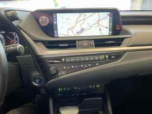 Utilisé 2019 Lex-us ES300h Ultra Luxe - Product Image 3