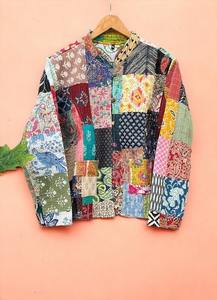 Chaqueta de retales hecha a mano, chaqueta acolchada de algodón, chaqueta acolchada, chaqueta de invierno, abrigo corto, regalo para ella, chaqueta reversible - Product Image 5
