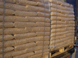 Fournisseur en gros de granulés de bois de haute qualité, forme bâton, 0,6 % de cendres, 4800 J de calories, densité 1,2 g/cm³, diamètre 6-8 mm, longueur 20-55 mm - Product Image 5