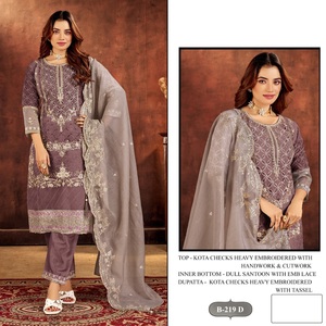 Traje pakistaní de diseño premium Kota Cheks, con bordados elaborados a mano y calados, de exportadores del catálogo. - Product Image 3