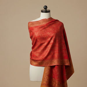 Chal de Lana Kullu Cálido y Elegante para Mujer con Patrones Tradicionales, Transpirable, 80x40 Pulgadas, para la Temporada de Invierno, Vestimenta Festiva - Product Image 1