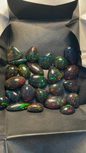 Cabujones de Ópalo Etíope Negro Raro de Alta Calidad, Cabujones de Ópalo Etíope Negro con Multiflash de Fuego - Product Image 5