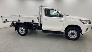 2024 TOYOOTA HILUX PICKUP SR 2.8L Diesel Chassis Single Cab 2dr Spts Auto 6sp 4x2 2.7i RIGHT-HAND <b>DRIVE</b> - Product Image 2