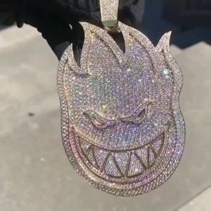 Lujoso colgante de moissanita VVS certificado GRA de corte helado chapado en oro blanco de 18 quilates, collares de cadenas de moda de estilo Hip Hop personalizados - Product Image 1