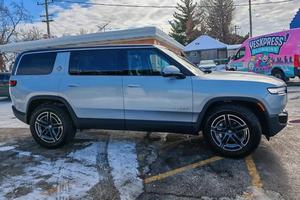 AUTO ELÉCTRICO IMPECABLE 2026 RIV-IAN R1S DUAL-MOTOR AWD LISTO PARA ENTREGAR - Product Image 2