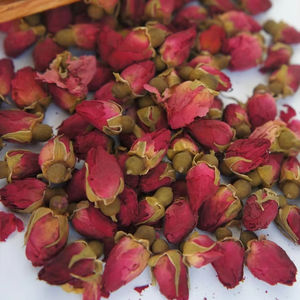 Capullos de Rosa Secos Naturales con Pétalos de Flores Cuidadosamente Seleccionados para Mezclas de Té, Decoración del Hogar, Origen Vietnam - Product Image 1