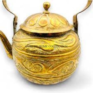 Théière en laiton vintage de nouveau look avec une finition polie de qualité supérieure et des détails complexes, idéale pour les amateurs de thé. - Product Image 1