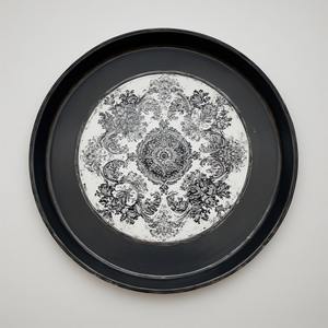 Plato de Resina con Acabado Cristalino y Diseño Art Deco, Ligero y Hecho a Mano, Belleza para Celebraciones Modernas - Product Image 3