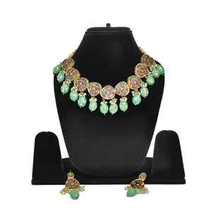 Ensemble de bijoux fins plaqués or vintage Kundan, collier et boucles d'oreilles en cuivre sertis de rubis taille émeraude pour femmes, pour mariage ou cadeau - Product Image 2