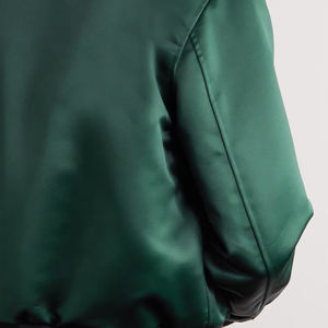 Chaqueta de invierno reversible de lona satinada de alta calidad para hombre con decoración bordada cuello alto diseño transpirable - Product Image 6