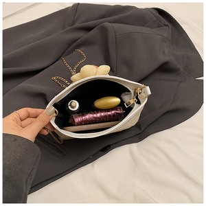 Women's Simple Bohemian PU Polyester <b>Handbag</b> Zip Two Daisy Bucket Embroidery Fashionable Summer Beach Vacation Accessory Straw - Product Image 3