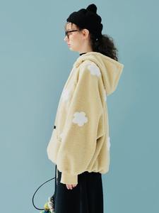 Sweat à capuche à manches longues de conception originale chaud et polaire tricoté fleur patch sweat à capuche décontracté - Product Image 2