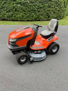 Tractor Cortacésped de Jardín Nuevo y Usado con Transmisión Hidrostática, Altura de Corte Ajustable y Recolector de Césped Grande - Product Image 6