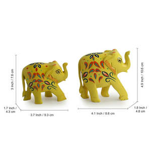 Juego de escultura tallada y pintada a mano 'The Sunny Elephants' de 2 hechos de madera de eucalipto - Product Image 5